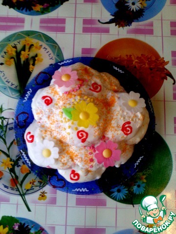Sponge cake with berries and sour cream