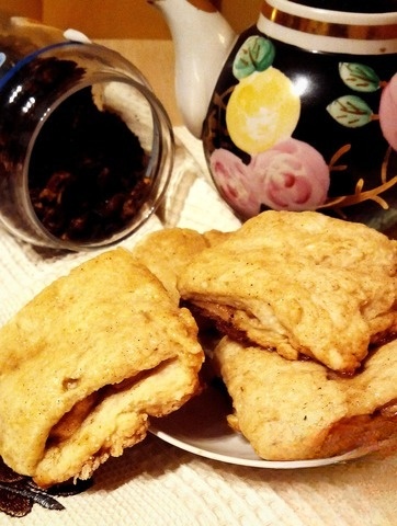 Buns with caramel apples