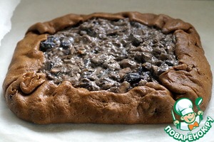 Rye pie with mushrooms