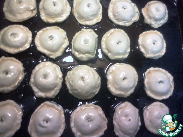 Puff pie with salmon, dill and potatoes