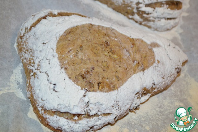 Buckwheat bread with pear and nuts