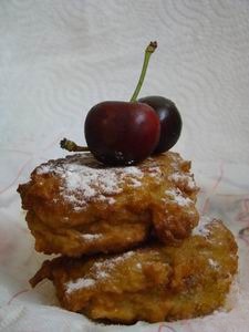Яблочные пончики с черешней