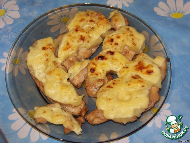 Chicken breast in soy sauce with pineapple