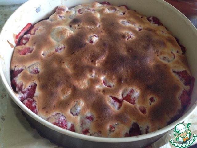 Sponge cake with strawberries