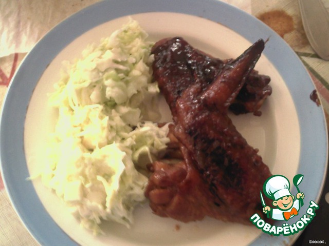 Chicken wings in honey with a light cabbage salad