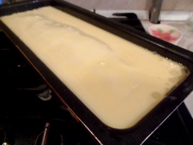 Персиковый рулет в ароматной заливке