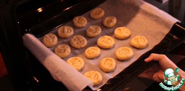 Butter cookies with cashews