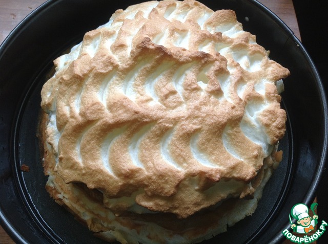 Cake pancake with mascarpone and delicate meringue