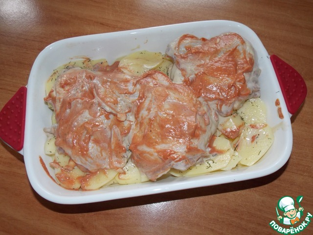 Potatoes baked with chicken