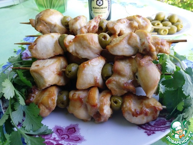 Chicken skewers with olives