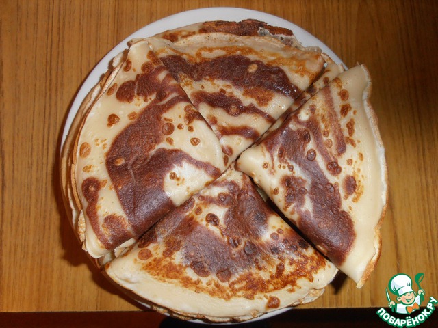 Pancakes with chocolate patterns