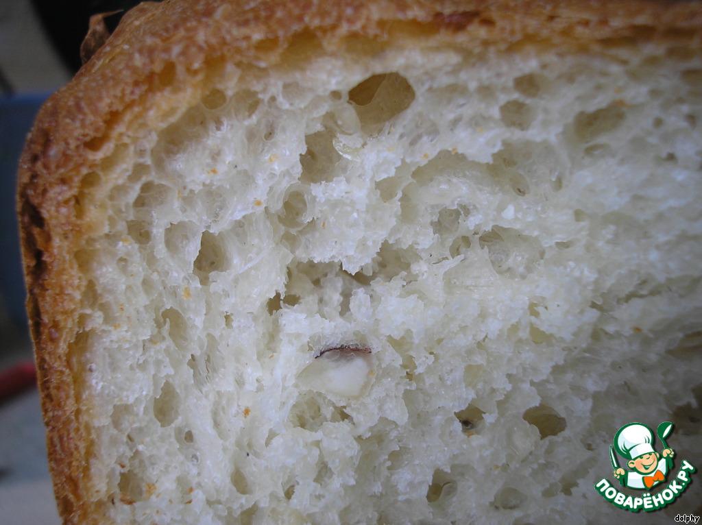 Bread with hazelnuts, yogurt