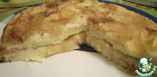 Cottage cheese casserole with apples and cinnamon