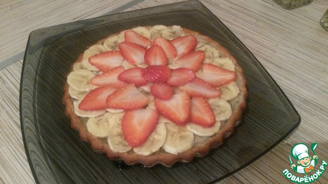 Vanilla-banana cake with fruit