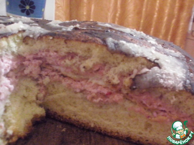 Sponge cake with meringue and curd cream