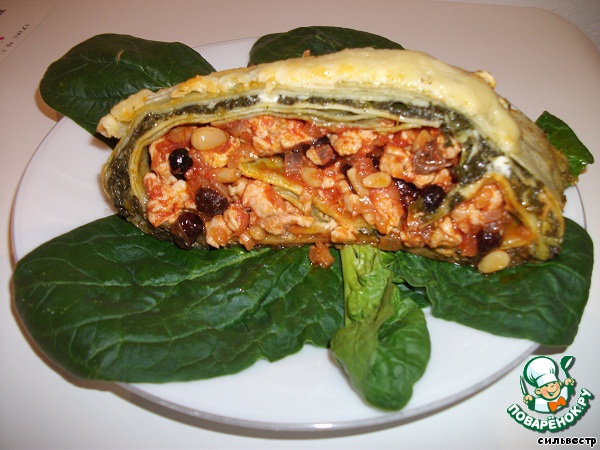 Roll lasagna with spinach and chicken