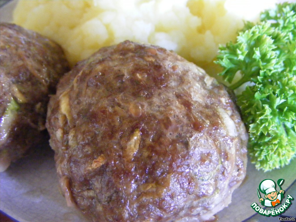 Meat patties with zucchini