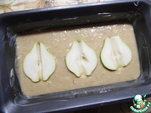 Muffins with pear and candied ginger