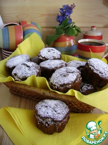 Flavored cupcakes with poppy seeds, kiwi and pear