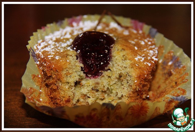 Pistachio cupcakes with cherries