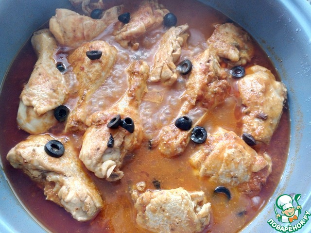 Chicken in tomato-olive sauce