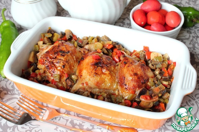 Chicken thighs in pepper-eggplant sauce
