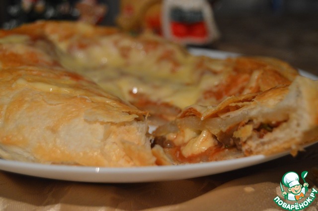 Pie with mushrooms and cheese