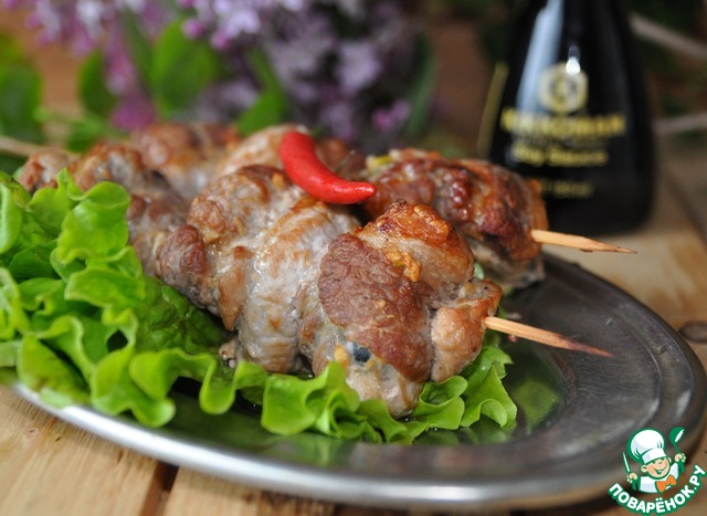 Pork rolls with olives on skewers