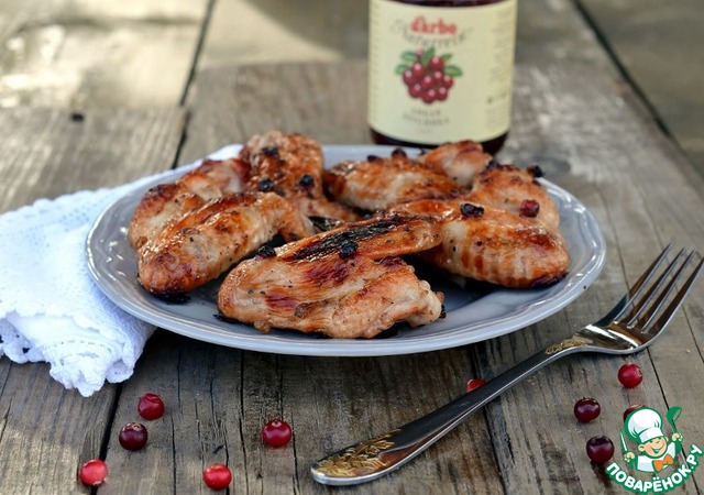 Chicken wings with cranberry glaze