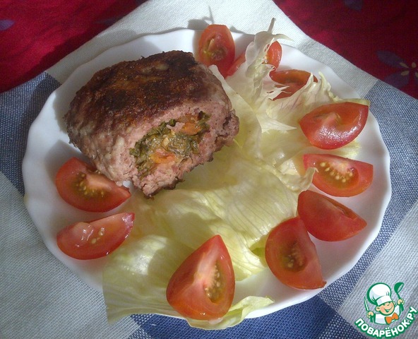 Cutlets stuffed with tomatoes, cheese and dill