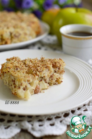 Casserole of quinoa with apples and raisins