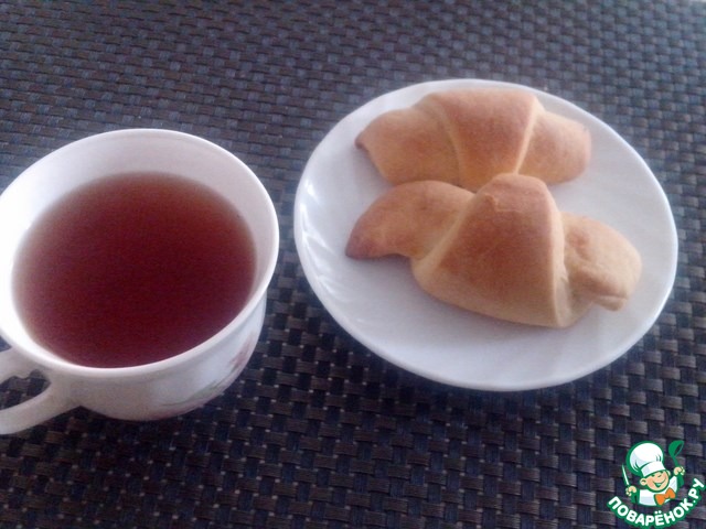Croissants with jam