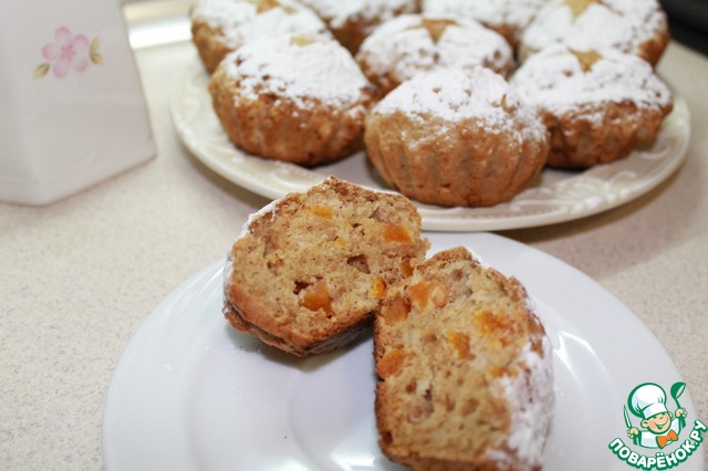 Apple muffins with dried apricots