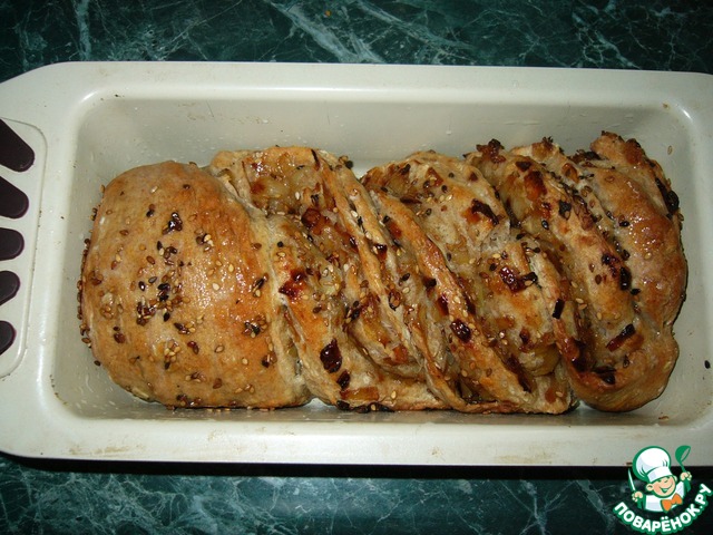 Bread with oatmeal and onions