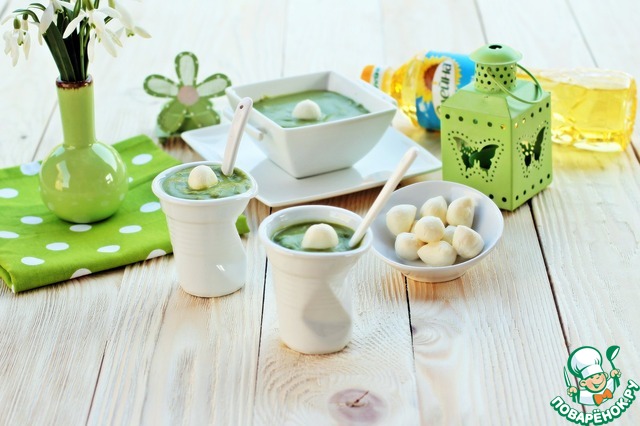 Cream soup with green peas and mascarpone