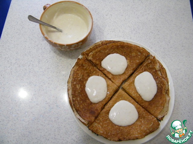 Buckwheat pancakes with sour cream-banana cream