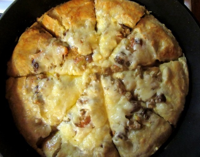 Cheesecake with minced meat and vegetables