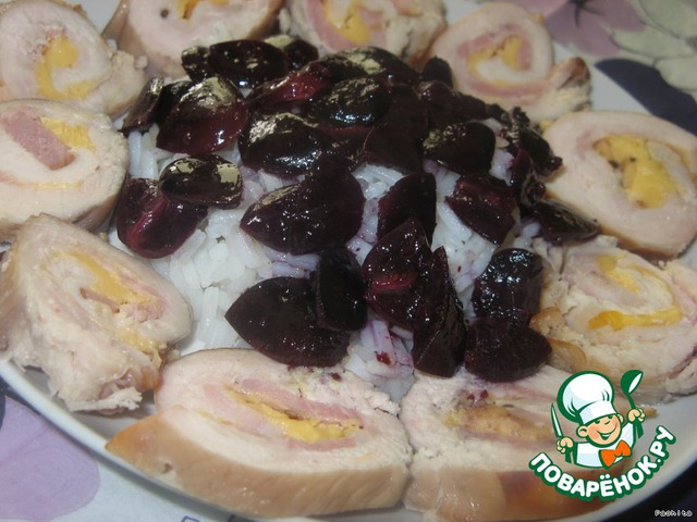 Chicken rolls in grape juice