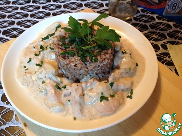 Chicken with soy-cream sauce