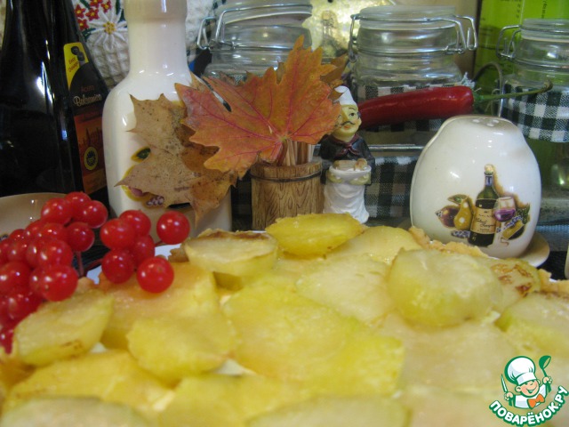 Crostata with cheese, mushrooms and potatoes