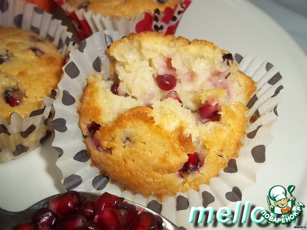 Apple-pomegranate cupcakes