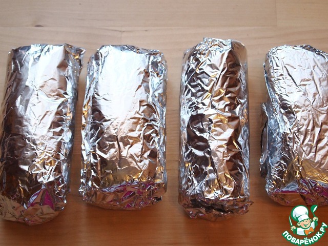 Burrito with chicken skewers, vegetables and cheese