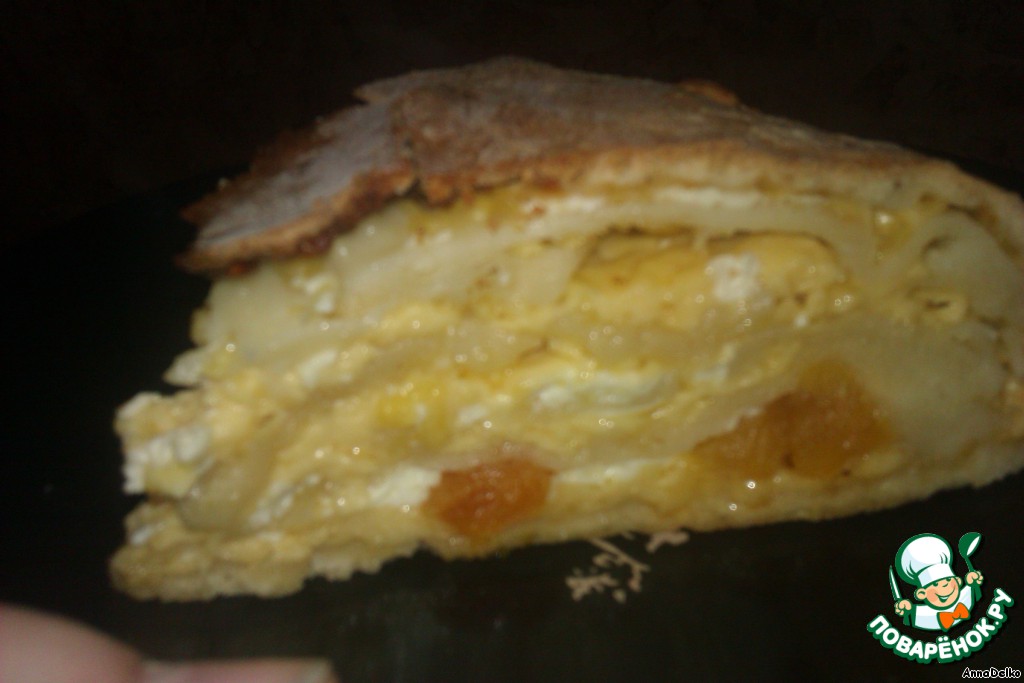 Cake with dried apricots and cheese