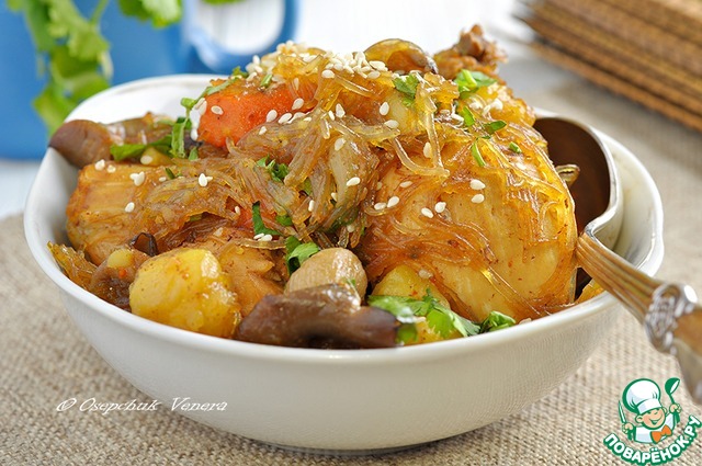 Chicken with vegetables, oyster mushrooms, and funchoza in Korean