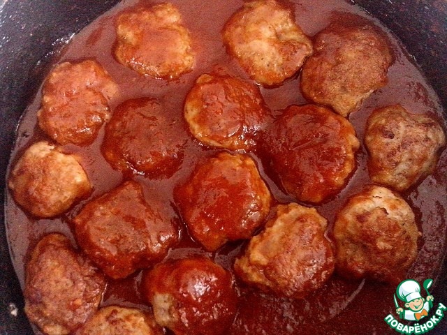 Chicken meatballs in tomato sauce