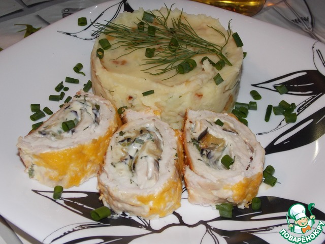 Chicken roulade with eggplant and melted cheese