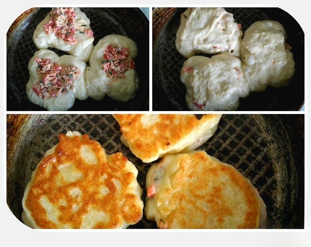 Оладушки на дрожжах с сырной пряной начинкой