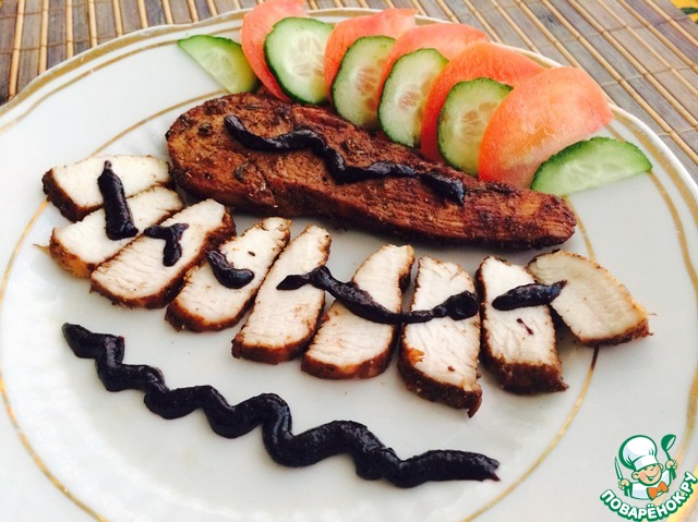 Chicken in cocoa under blueberry sauce