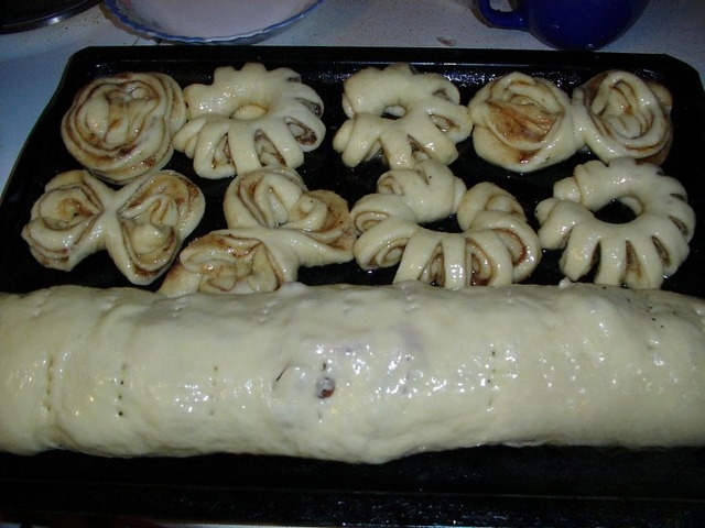 Плюшки из сдобного дрожжевого теста