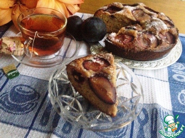 Медовая коврижка со сливами